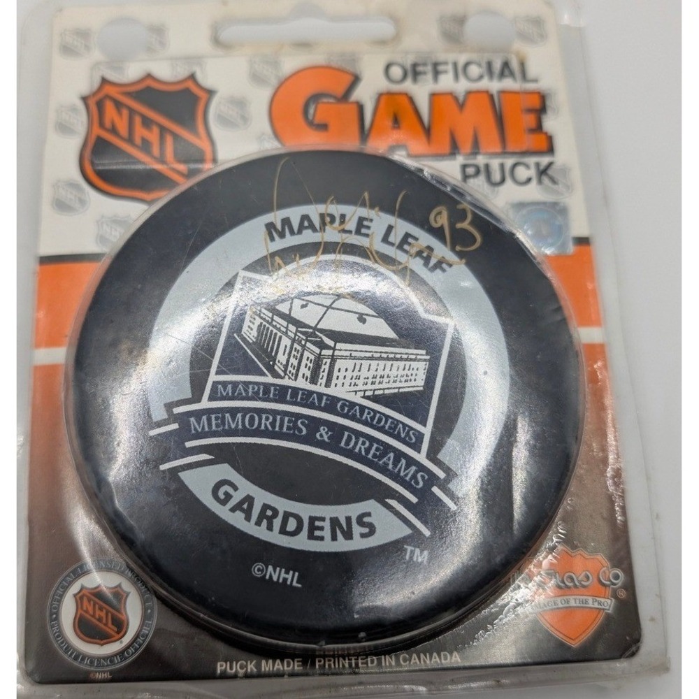 Doug Gilmour Signed Maple Leaf Gardens Memories & Dreams NHL Puck